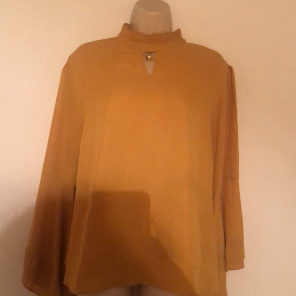 Woman’s Vivid long sleeve blouse with pearl key hole bell sleeves - Picture 7 of 13